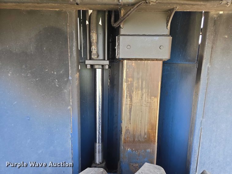 image for item YA0538 2006 Oxbo Korvan 3016 XL grape harvester