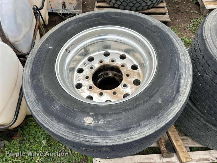 image for item DF8481 (4) Michelin tires and wheels