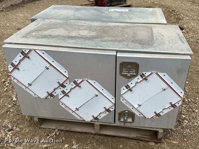 image for item DF8494 (2) toolboxes