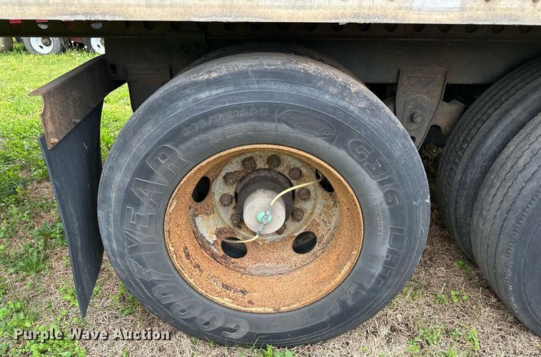 image for item DF8497 2009 Wabash dry van trailer