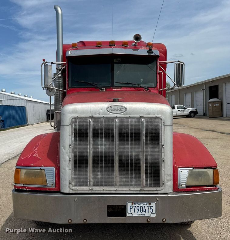 image for item DH9932 1999 Peterbilt 377 semi truck