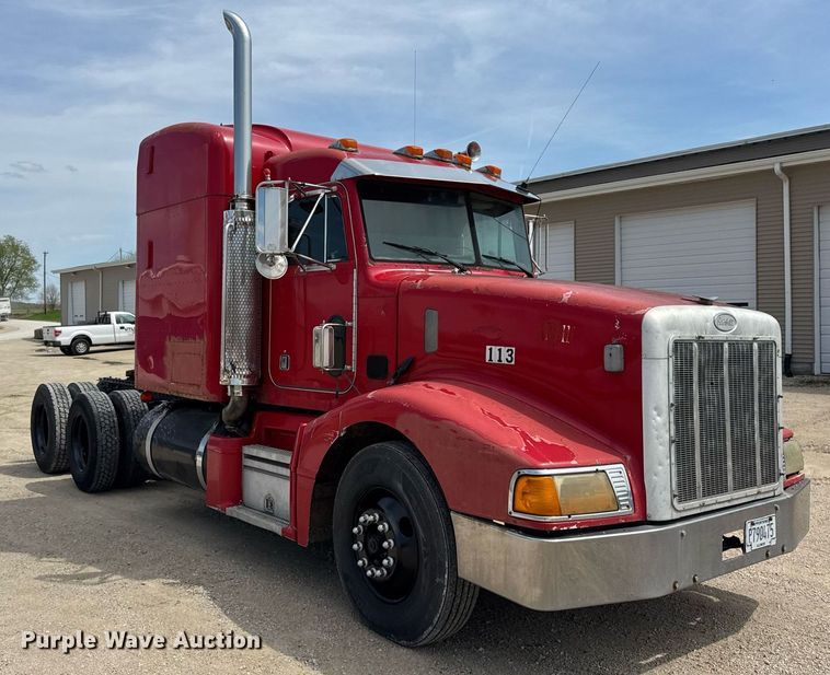 image for item DH9932 1999 Peterbilt 377 semi truck