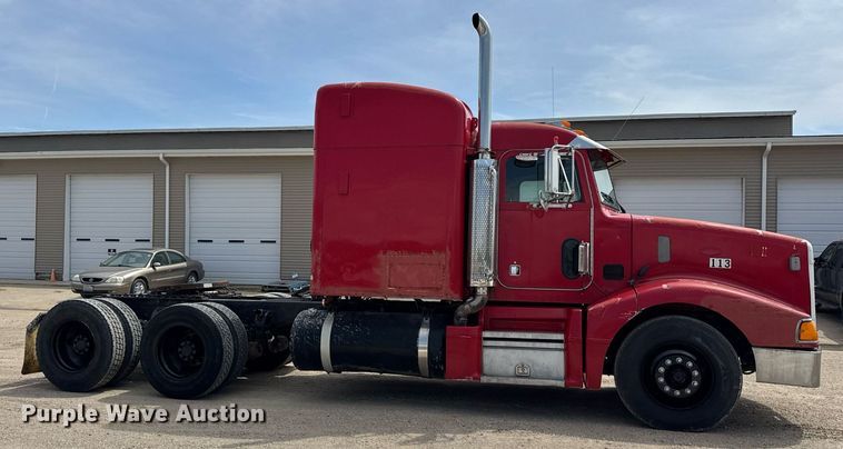 image for item DH9932 1999 Peterbilt 377 semi truck