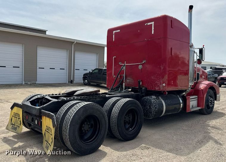 image for item DH9932 1999 Peterbilt 377 semi truck