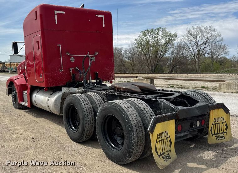 image for item DH9932 1999 Peterbilt 377 semi truck