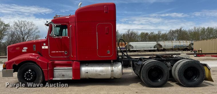 image for item DH9932 1999 Peterbilt 377 semi truck