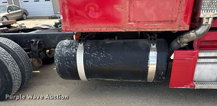 image for item DH9932 1999 Peterbilt 377 semi truck