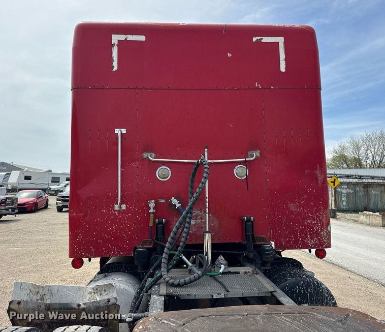 image for item DH9932 1999 Peterbilt 377 semi truck