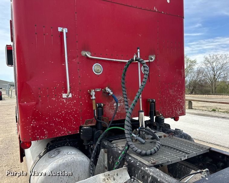 image for item DH9932 1999 Peterbilt 377 semi truck