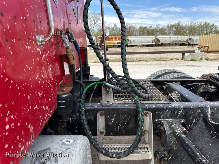 image for item DH9932 1999 Peterbilt 377 semi truck