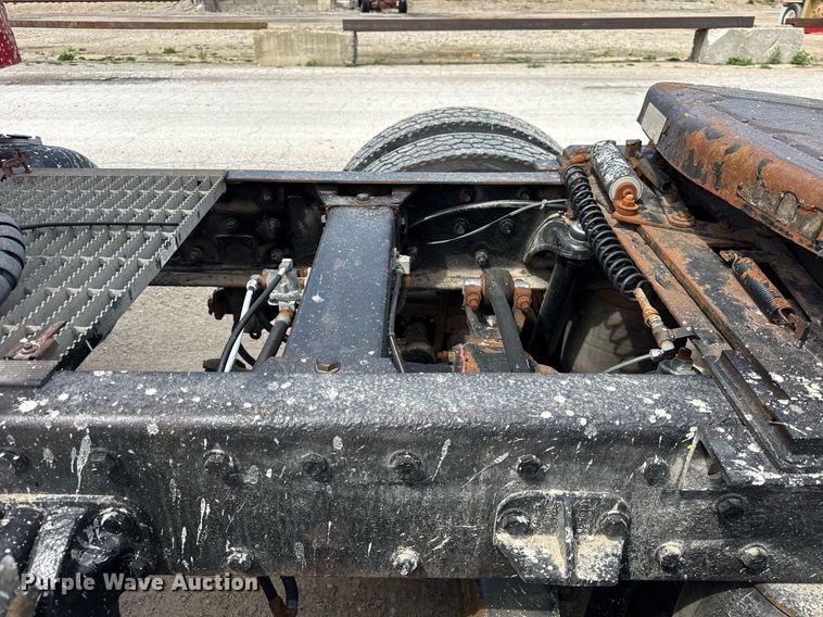 image for item DH9932 1999 Peterbilt 377 semi truck