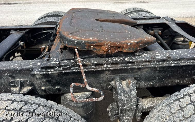 image for item DH9932 1999 Peterbilt 377 semi truck