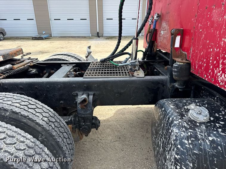 image for item DH9932 1999 Peterbilt 377 semi truck