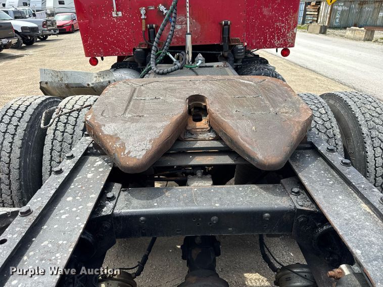 image for item DH9932 1999 Peterbilt 377 semi truck