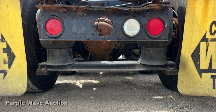 image for item DH9932 1999 Peterbilt 377 semi truck