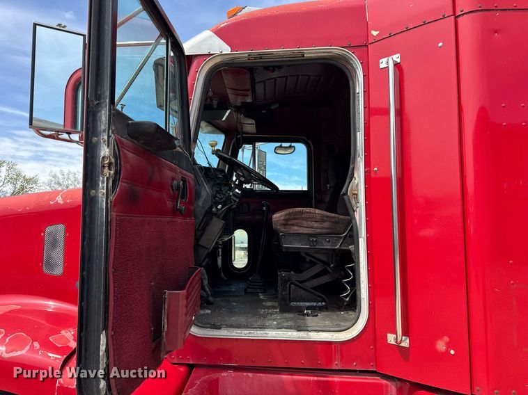 image for item DH9932 1999 Peterbilt 377 semi truck