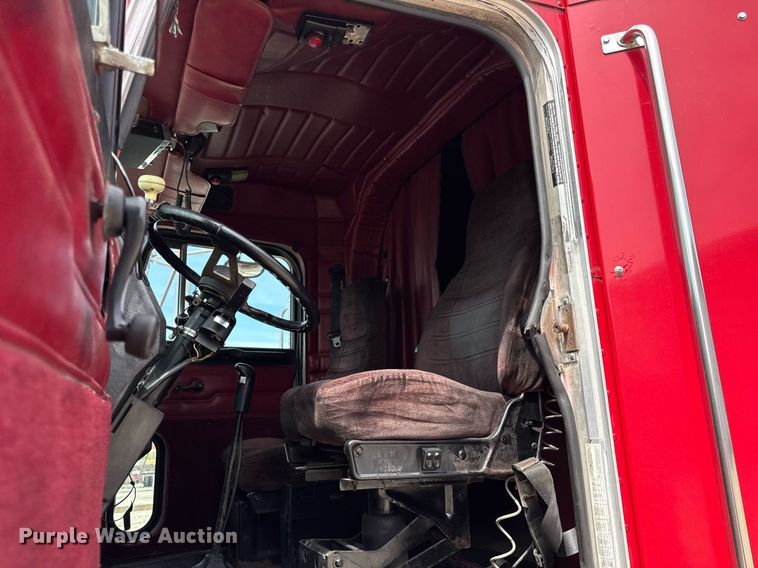 image for item DH9932 1999 Peterbilt 377 semi truck