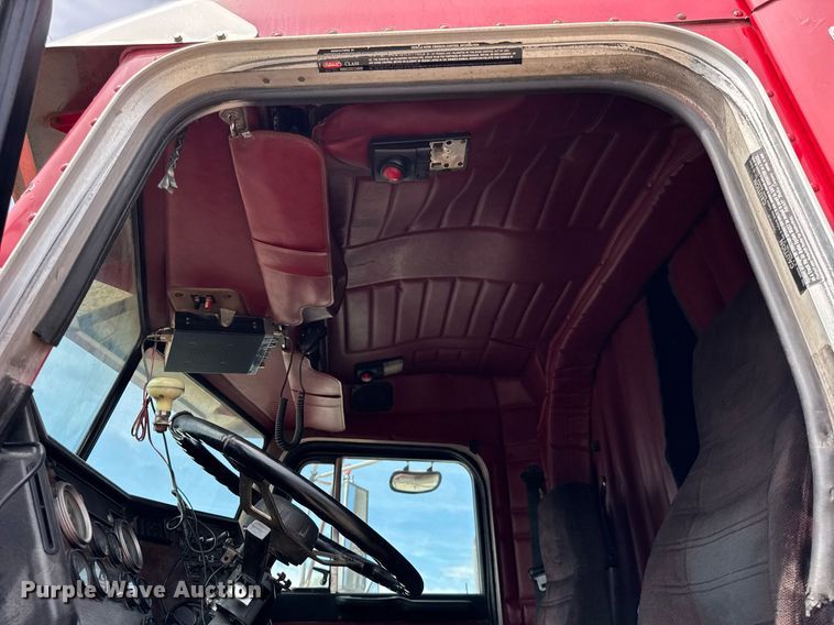 image for item DH9932 1999 Peterbilt 377 semi truck