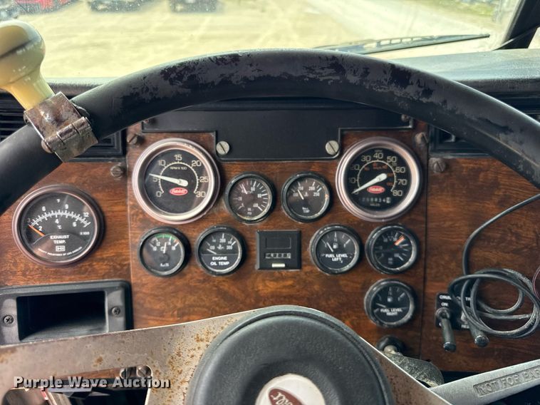 image for item DH9932 1999 Peterbilt 377 semi truck