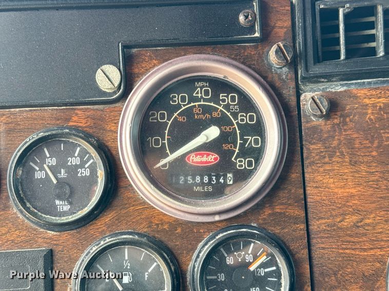 image for item DH9932 1999 Peterbilt 377 semi truck