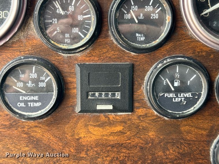 image for item DH9932 1999 Peterbilt 377 semi truck