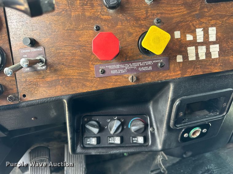 image for item DH9932 1999 Peterbilt 377 semi truck