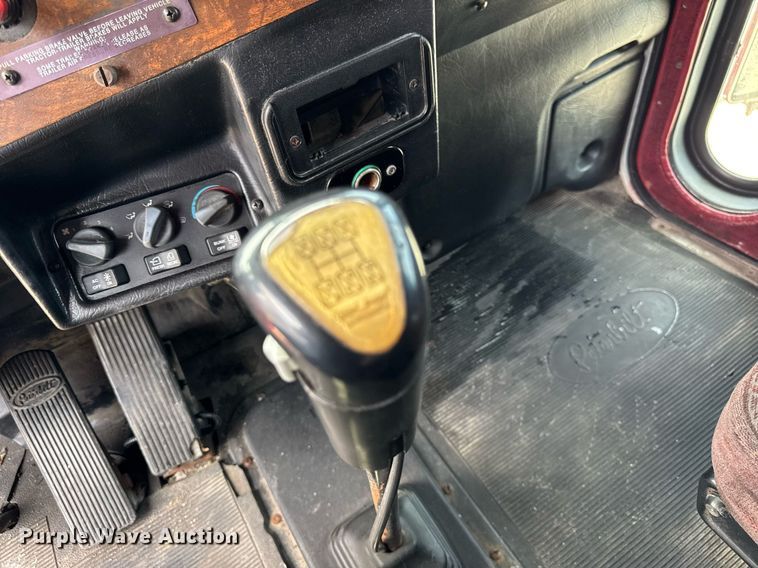 image for item DH9932 1999 Peterbilt 377 semi truck