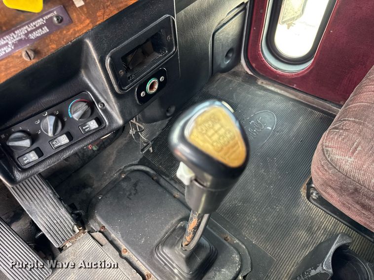 image for item DH9932 1999 Peterbilt 377 semi truck