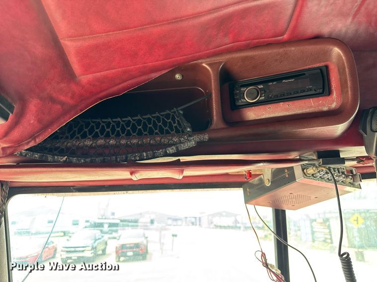 image for item DH9932 1999 Peterbilt 377 semi truck