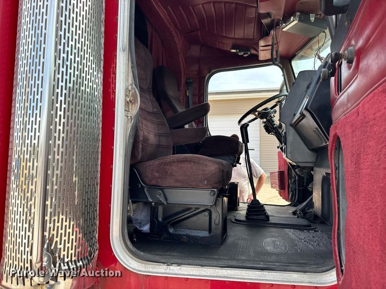 image for item DH9932 1999 Peterbilt 377 semi truck