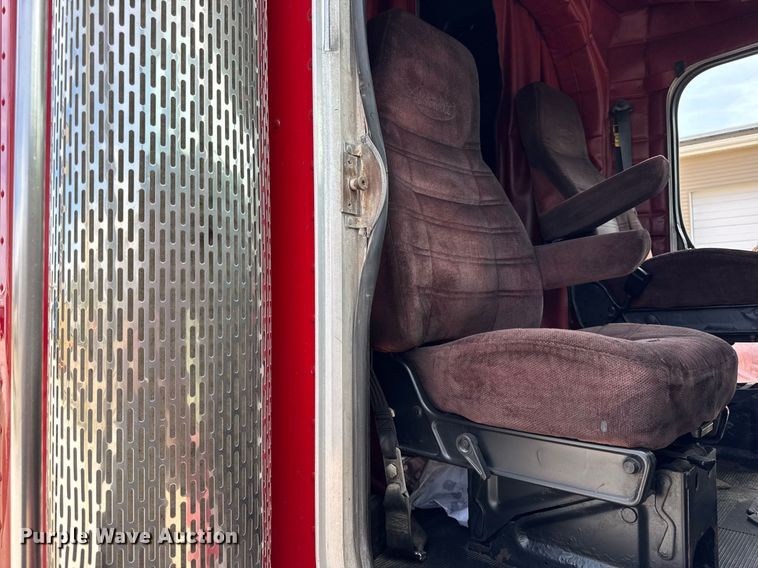 image for item DH9932 1999 Peterbilt 377 semi truck