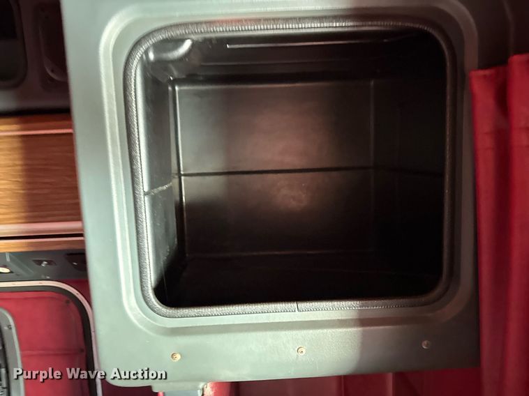 image for item DH9932 1999 Peterbilt 377 semi truck