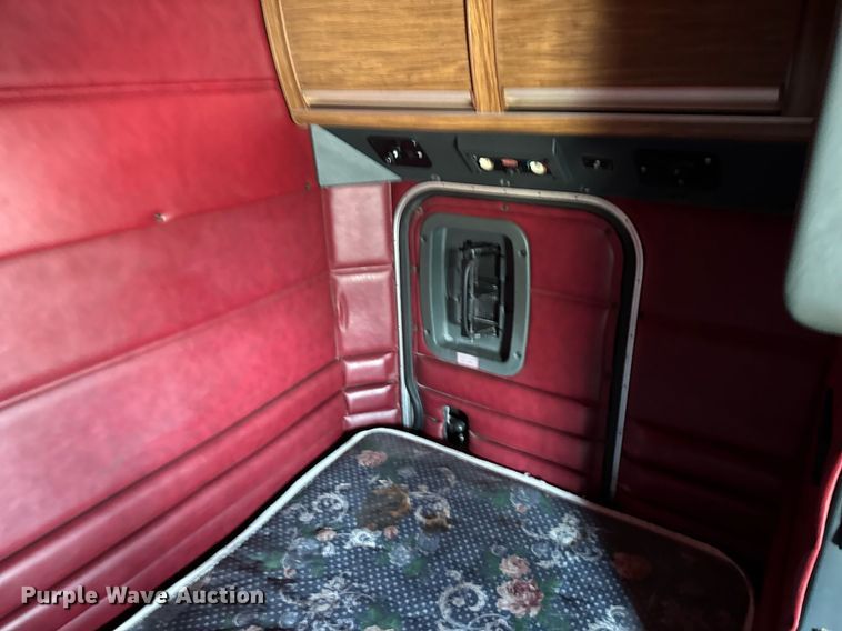 image for item DH9932 1999 Peterbilt 377 semi truck