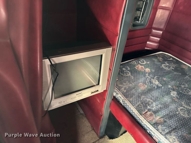 image for item DH9932 1999 Peterbilt 377 semi truck