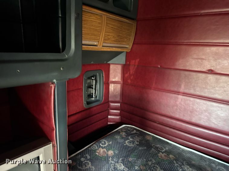 image for item DH9932 1999 Peterbilt 377 semi truck