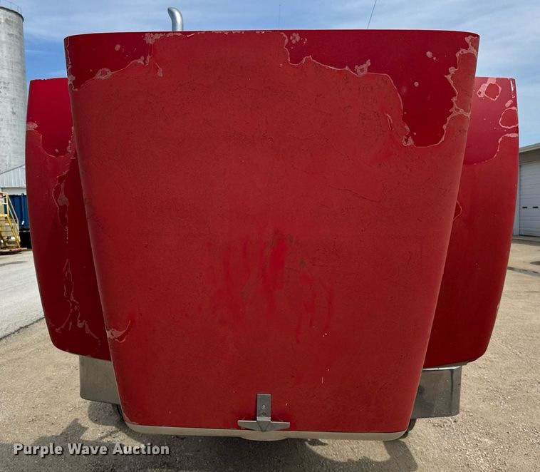 image for item DH9932 1999 Peterbilt 377 semi truck