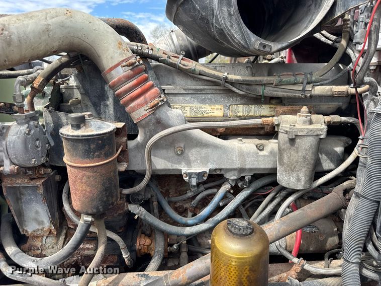 image for item DH9932 1999 Peterbilt 377 semi truck