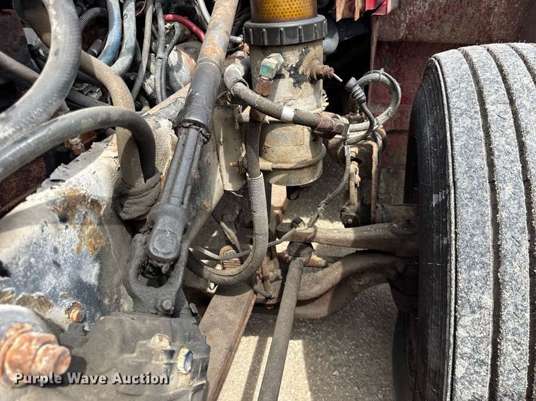 image for item DH9932 1999 Peterbilt 377 semi truck