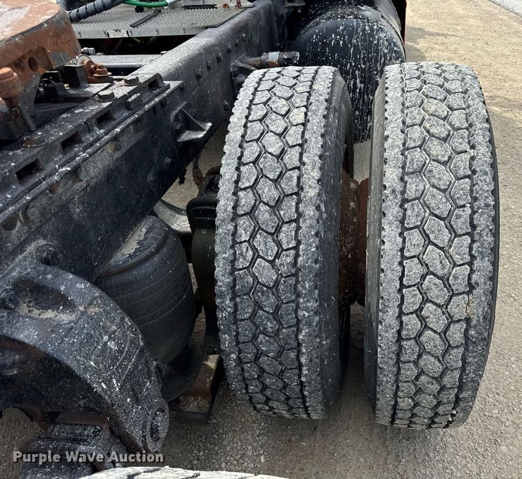 image for item DH9932 1999 Peterbilt 377 semi truck