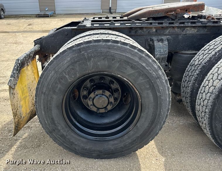 image for item DH9932 1999 Peterbilt 377 semi truck