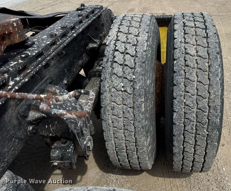 image for item DH9932 1999 Peterbilt 377 semi truck