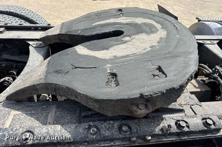 image for item DH9933 2009 Volvo VN semi truck