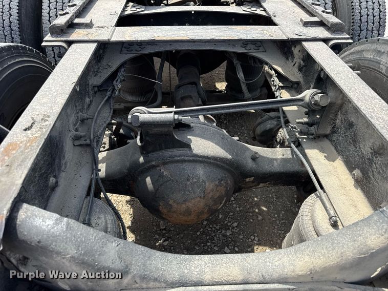 image for item DH9933 2009 Volvo VN semi truck