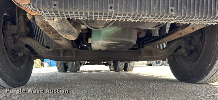 image for item DH9933 2009 Volvo VN semi truck