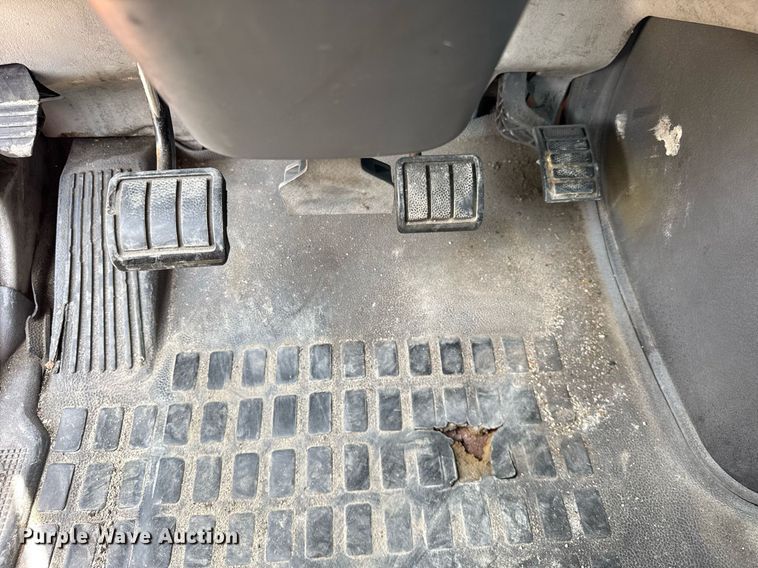 image for item DH9933 2009 Volvo VN semi truck