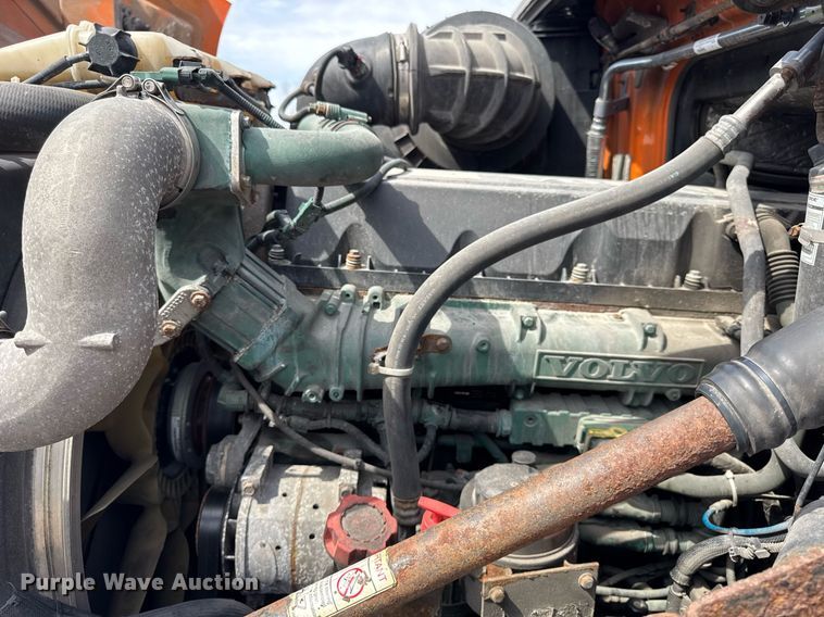 image for item DH9933 2009 Volvo VN semi truck