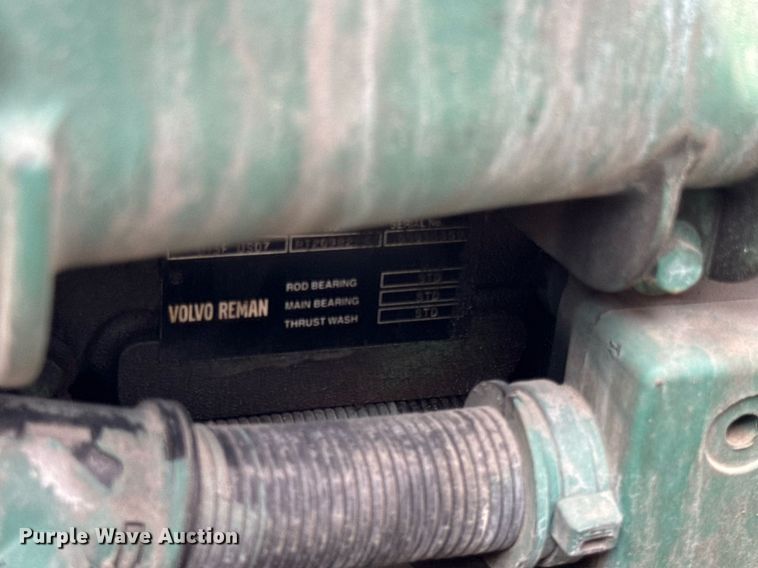 image for item DH9933 2009 Volvo VN semi truck