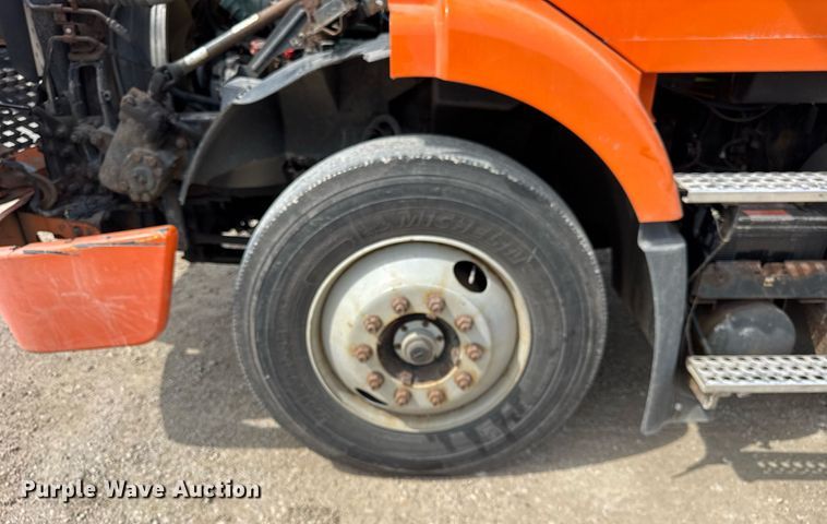 image for item DH9933 2009 Volvo VN semi truck