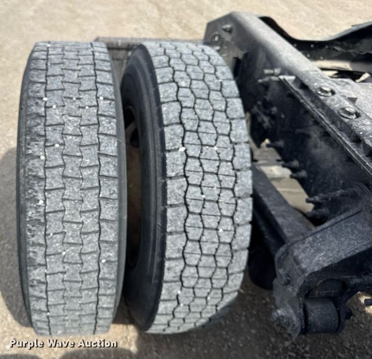 image for item DH9933 2009 Volvo VN semi truck