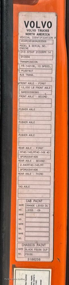 image for item DH9933 2009 Volvo VN semi truck